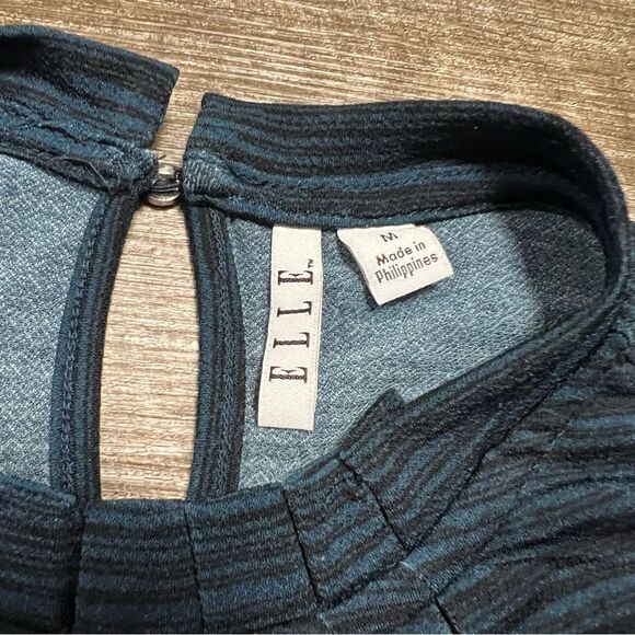 Elle Pleated Front Tank Top Size Medium - Picture 4 of 8